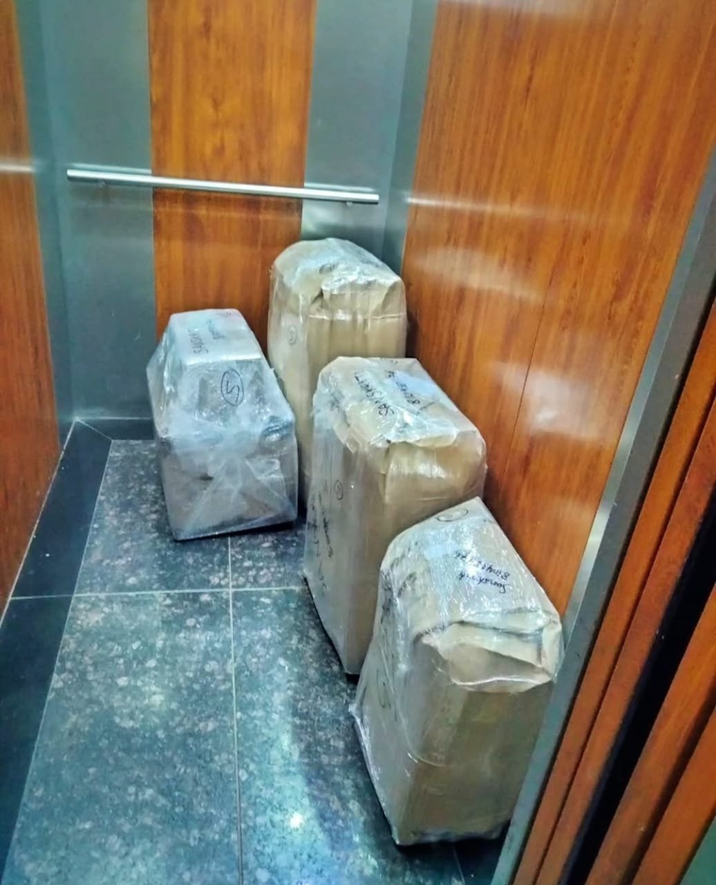 luggage-delivery img